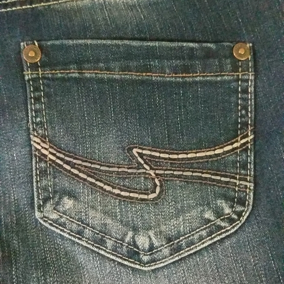 Maurices Molli Flare Dark Wash - size 5/6 Long - Picture 6 of 7